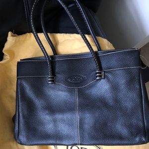 Tod’s Black pebble leather bag